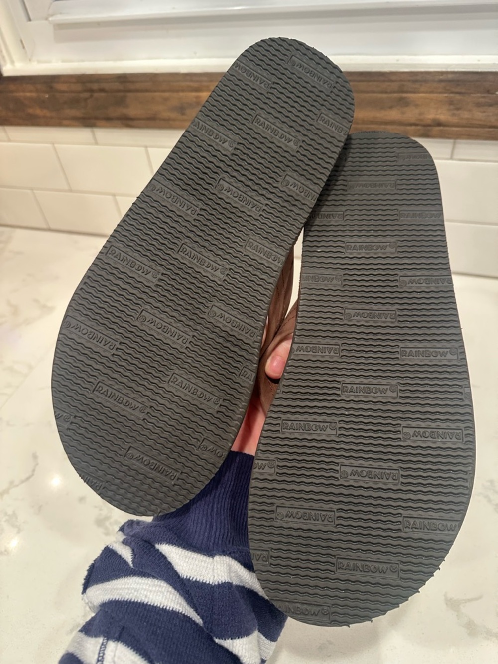 NWOT Men’s rainbow sandals - Picture 4 of 5